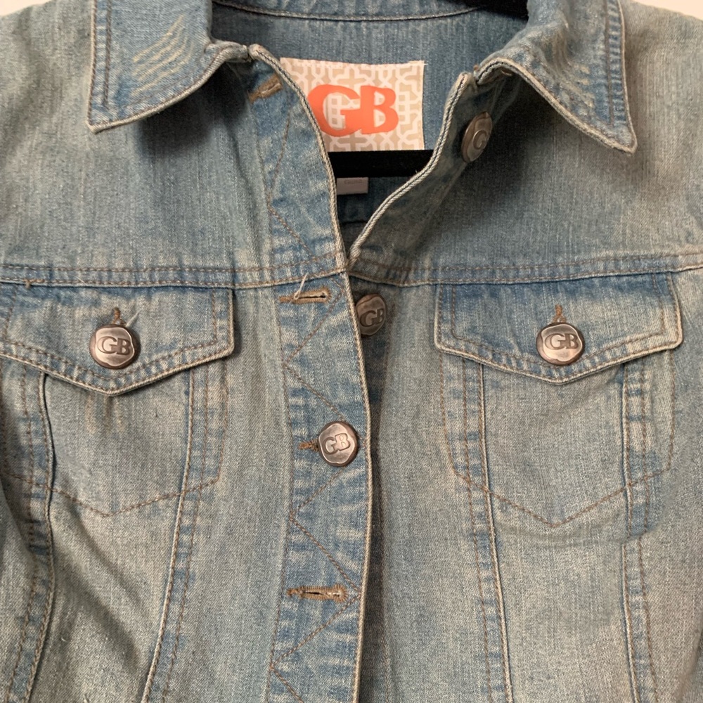Cropped Light Denim Jacket - Picture 5 of 7